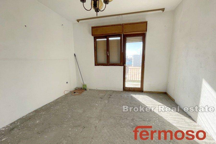 2036-09-005-2036-09-near-trogir-house-for-renovation-for-sale1