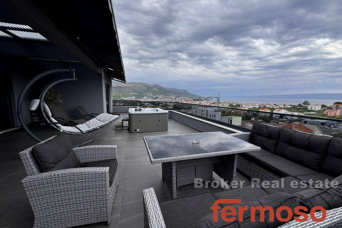 014-2036-107-Split-area-Three-bedroom-penthouse-with-a-sea-view-for-sale