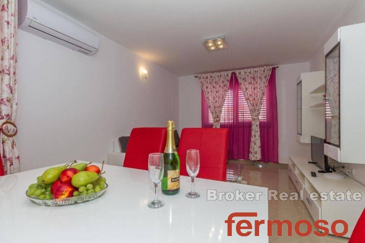 008-2044-02-Vodice-beautiful-apartment-house-located-in-the-city-center