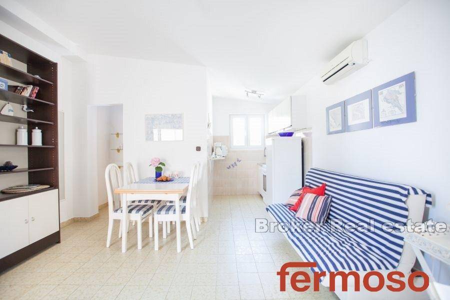 2035-78-006-2035-78-Trogir-Spacious-house-in-the-second-row-to-the-sea-for-sale