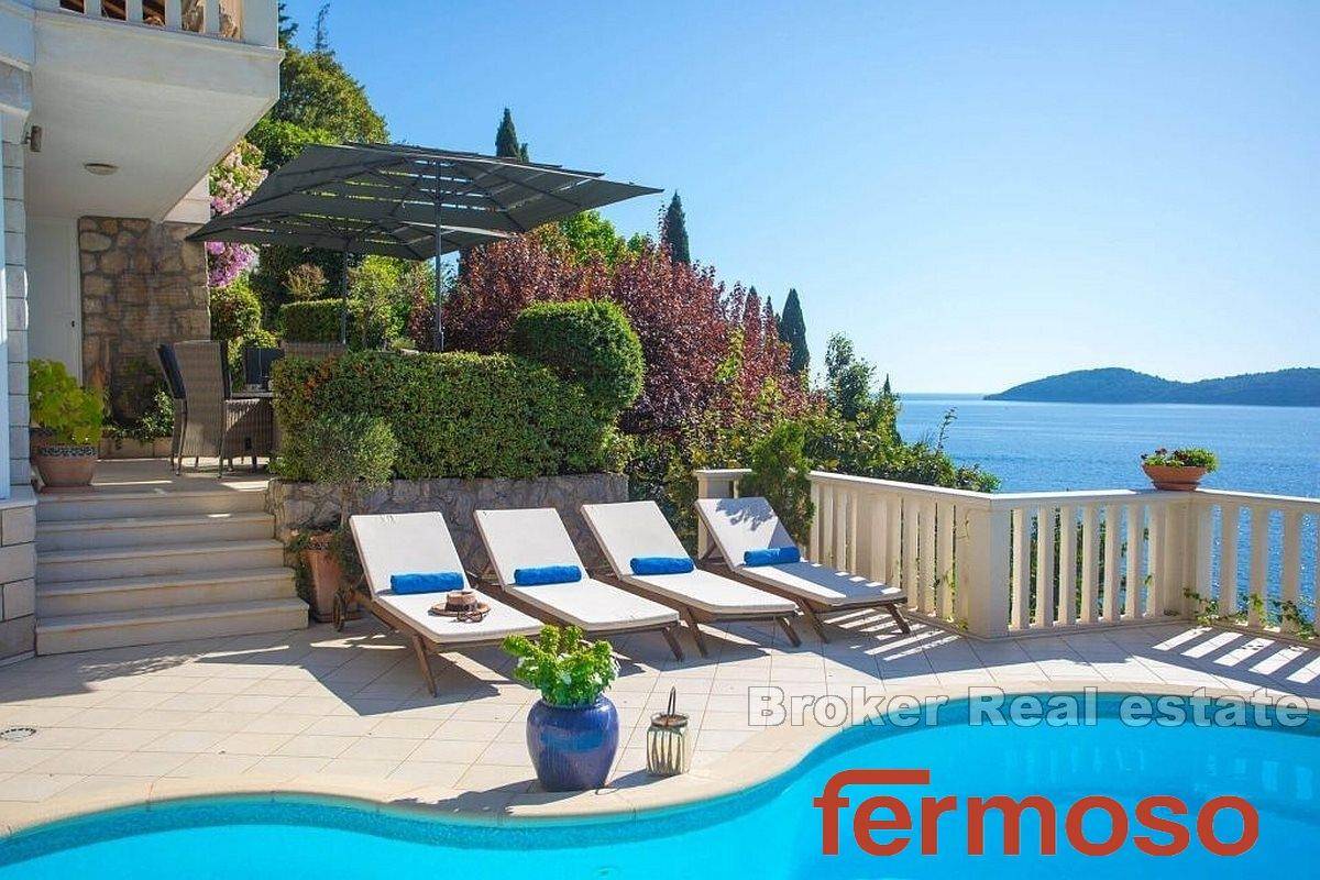 005-2026-111-Dubrovnik-Villa-in-the-first-row-to-the-sea-for-sale