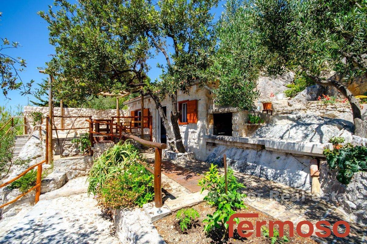 08-2013-175-Hvar-first-row-for-sale-1