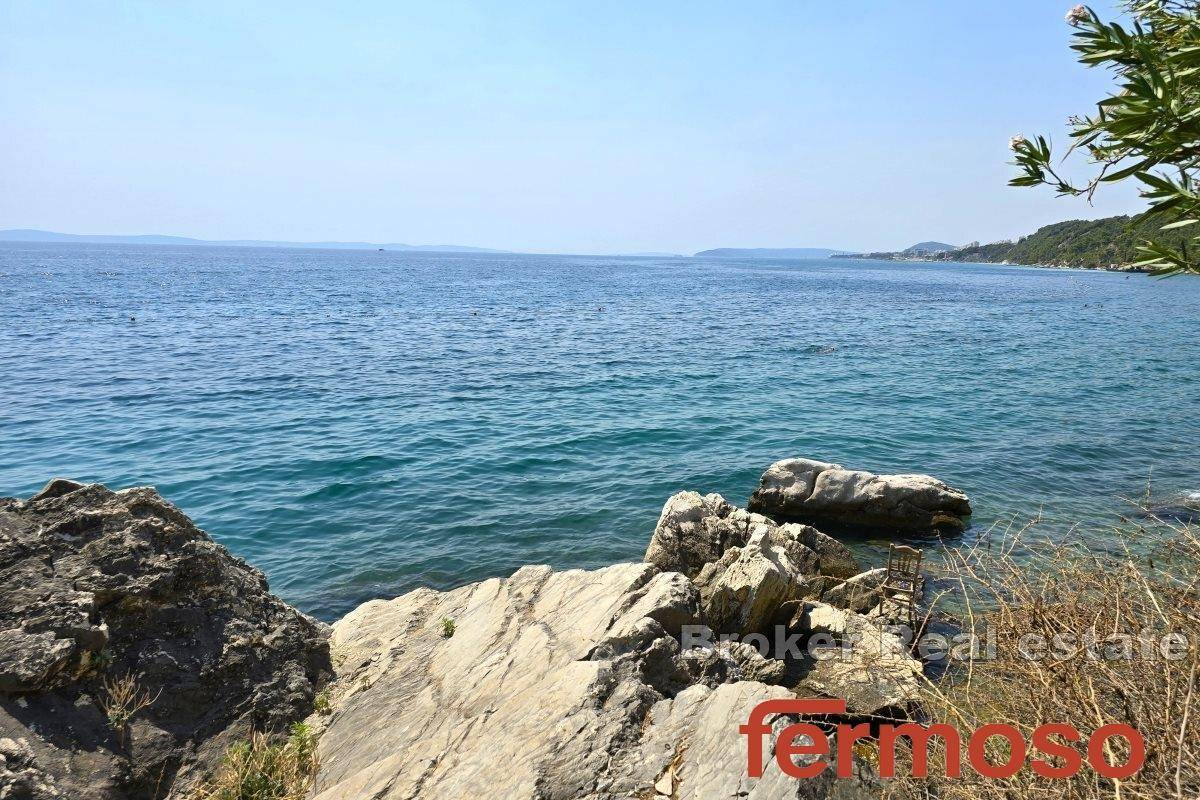 012-2029-79-Split-area-Semi-detached-house-first-row-to-the-sea-for-sale