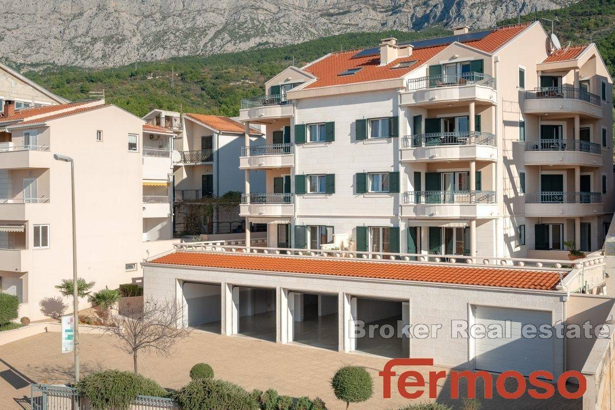 020-2048-07-Makarska-Apartment-house-with-a-sea-view-for-sale