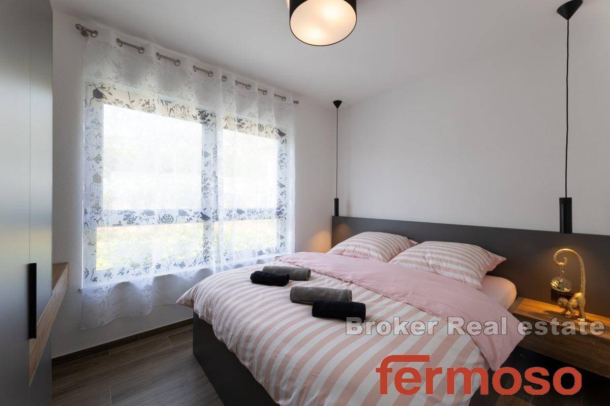 016-2047-17-Trogir-Luxurious-villa-with-three-residental-units-for-sale