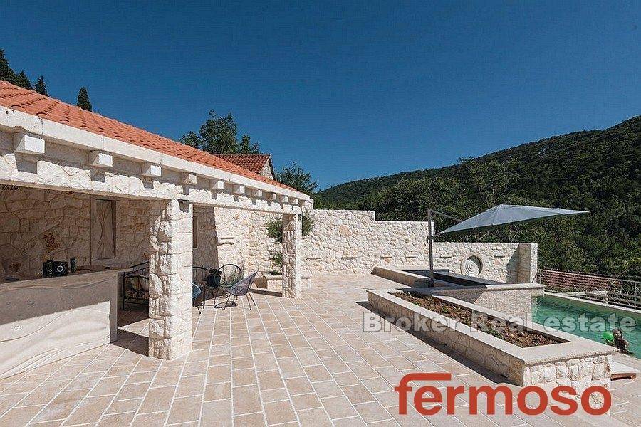 2038-08-003-2038-08-peljesac-autochthonous-stone-villa-for-sale