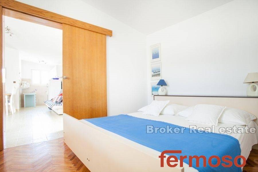 2035-78-011-2035-78-Trogir-Spacious-house-in-the-second-row-to-the-sea-for-sale