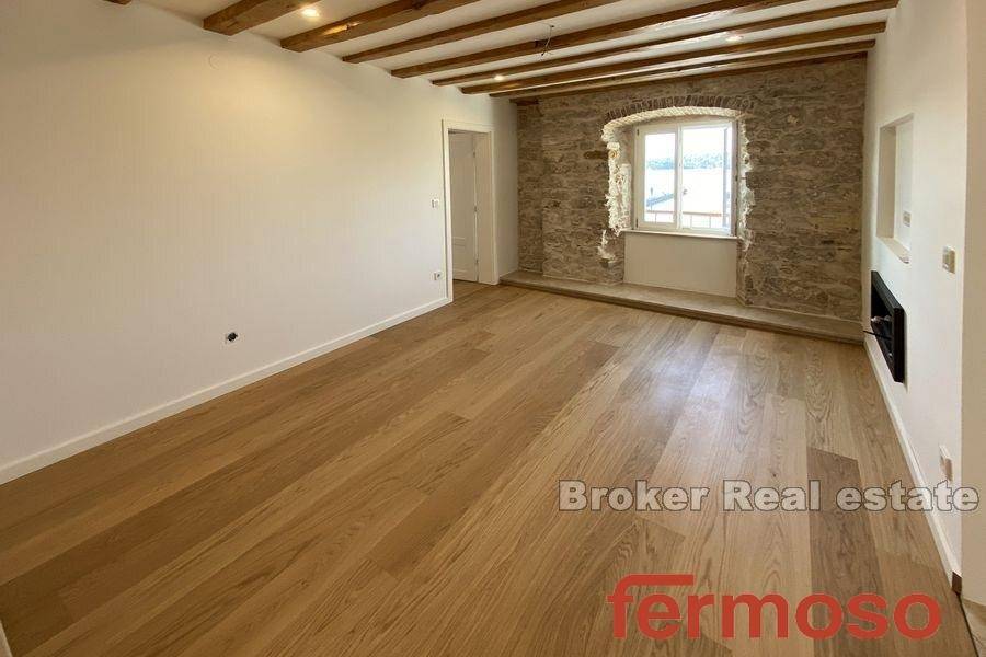 5162-30-007-5162-30-sibenik-luxurious-seafront-apartment-for-sale