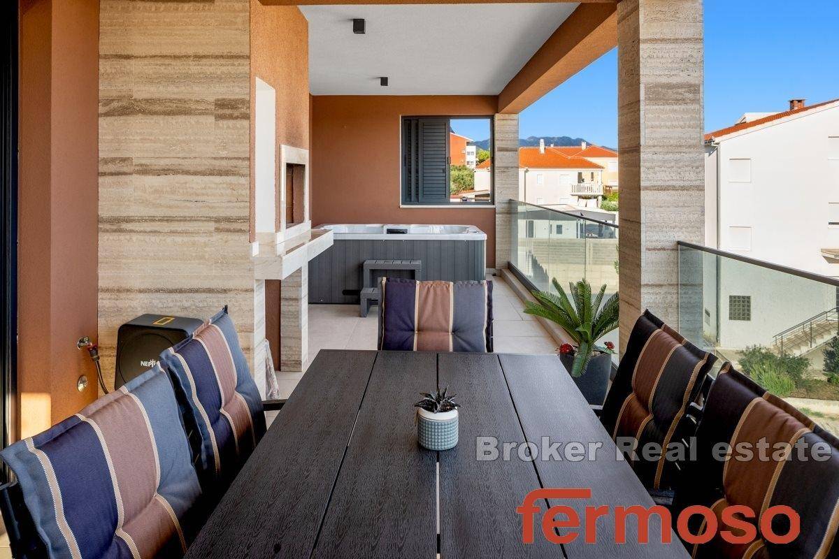 009-2022-418-Kastela-Luxury-penthouse-with-a-panoramic-view-of-the-sea-for-sale