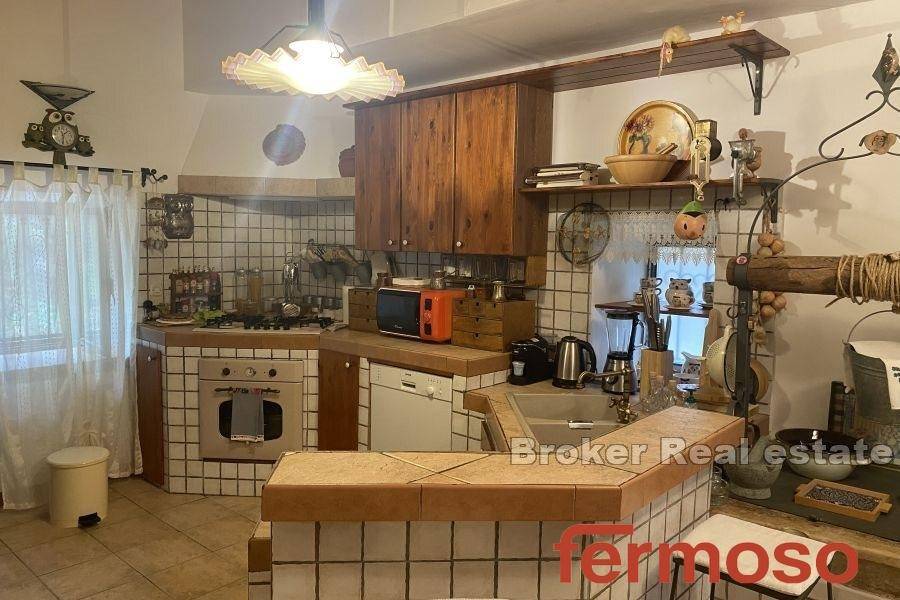 2037-52-004-2037-52-Solta-three-story-house-for-sale