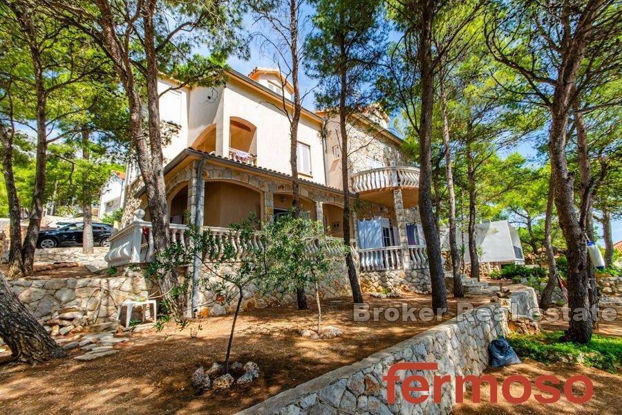 2011-21-08-2011-21-Hvar-house-swimming-pool-seafront-for-sale