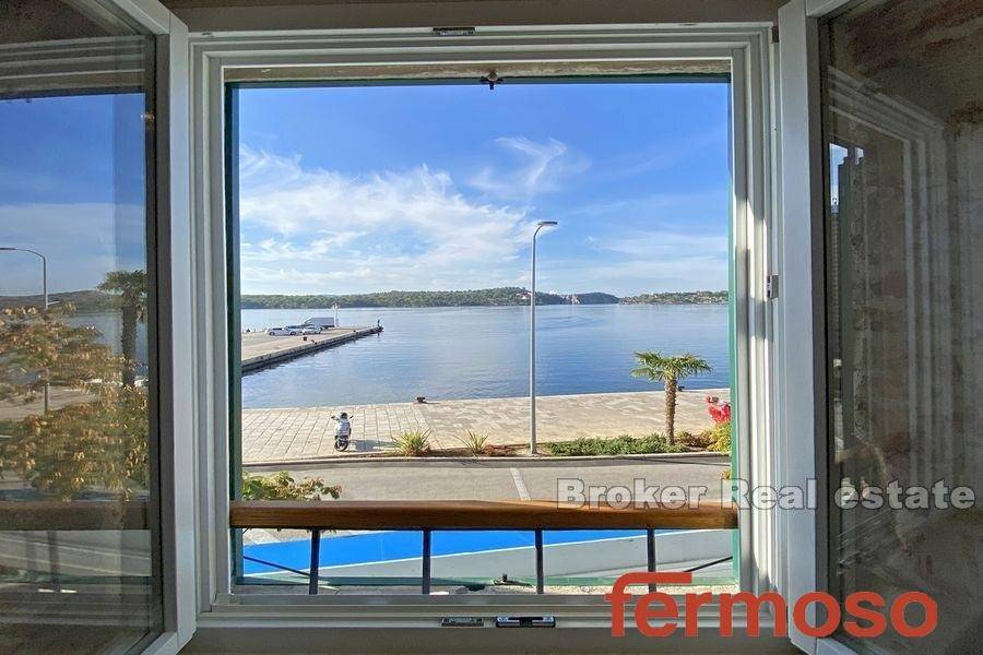 5162-30-001-5162-30-sibenik-luxurious-seafront-apartment-for-sale