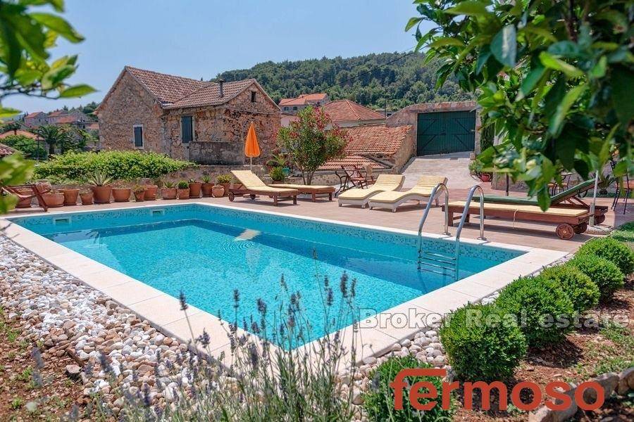 2038-31-002-2038-31-island-hvar-Mediterranean-villa-with-pool-for-sale