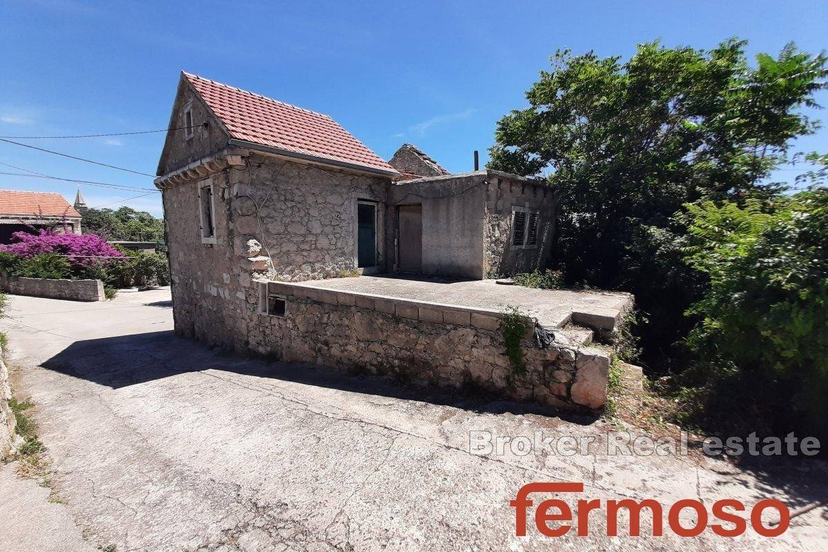 004-2018-258-Island-of-Hvar-Stone-house-near-the-sea-for-sale