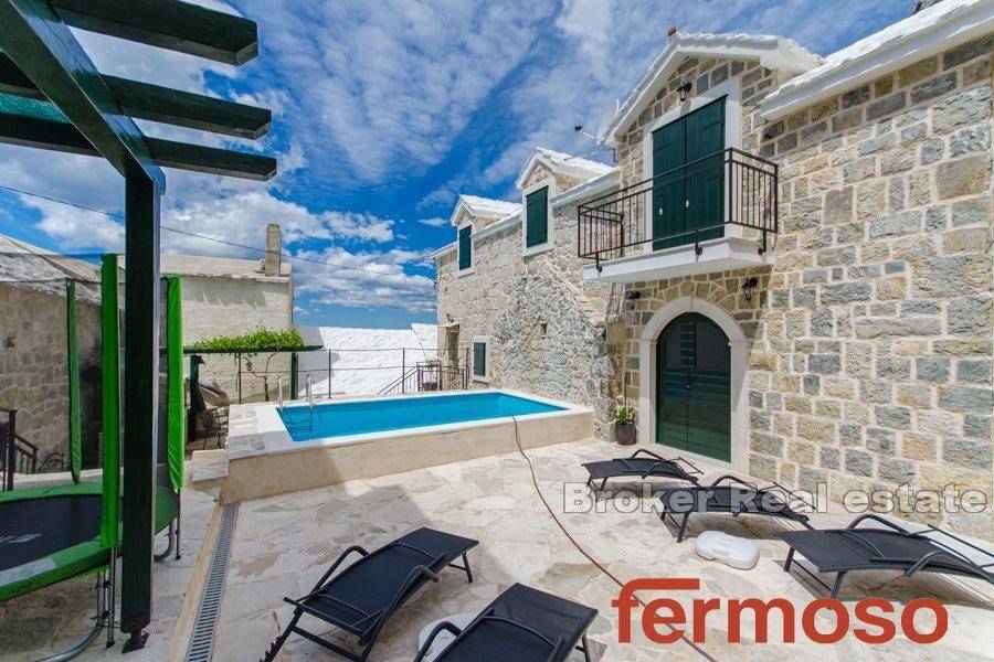 2013-88-02-2013-88-Makarska-stone-house-swimming-pool-for-sale