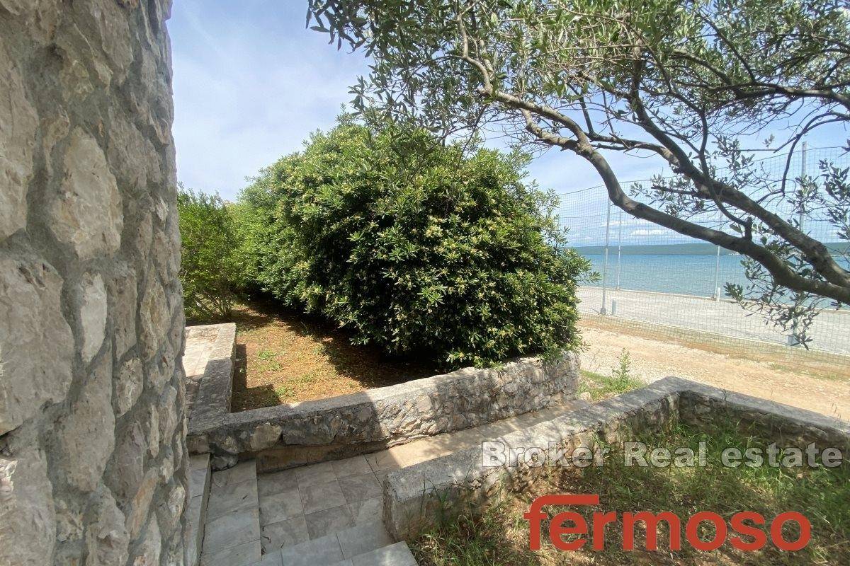 012-2044-01-Island-of-Pasman-House-with-an-open-sea-view-for-sale