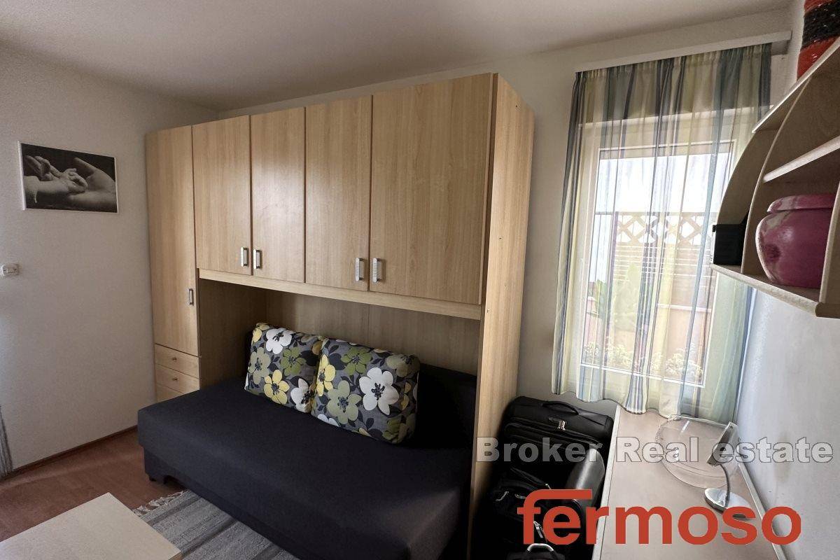 007-2045-26-Split-Two-bedroom-apartmen-in-an-ideal-location-for-sale