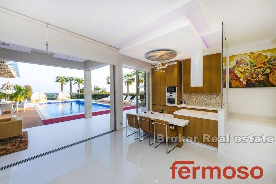 2040-22-005-2040-22-Pag-luxury-villa-with-pool-and-sea-view-for-sale