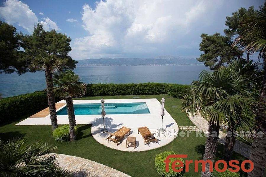 2026-103-019-2026-103-Ciovo-unique-villa-first-row-to-the-sea-for-sale