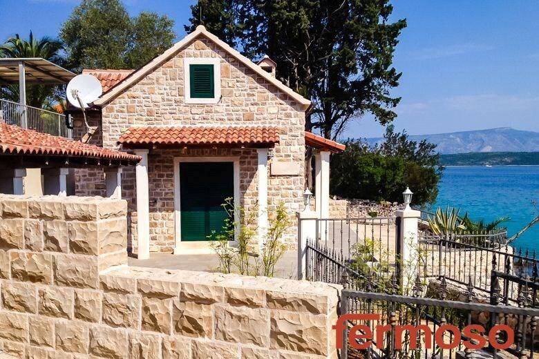 4575-30-07-4575-30-Hvar-stone-house-for-sale-by-the-sea