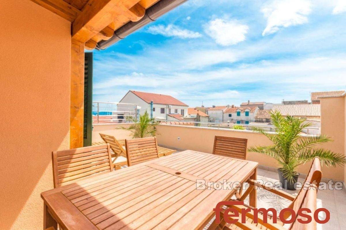 002-2044-02-Vodice-beautiful-apartment-house-located-in-the-city-center