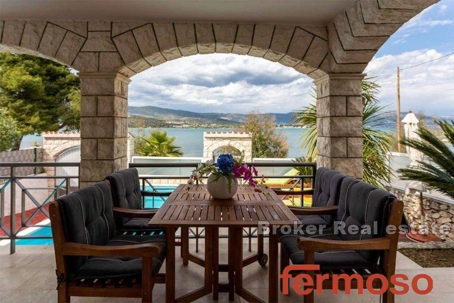 2018-216-011-2018-216-Trogir-house-first-row-to-the-sea-for-sale