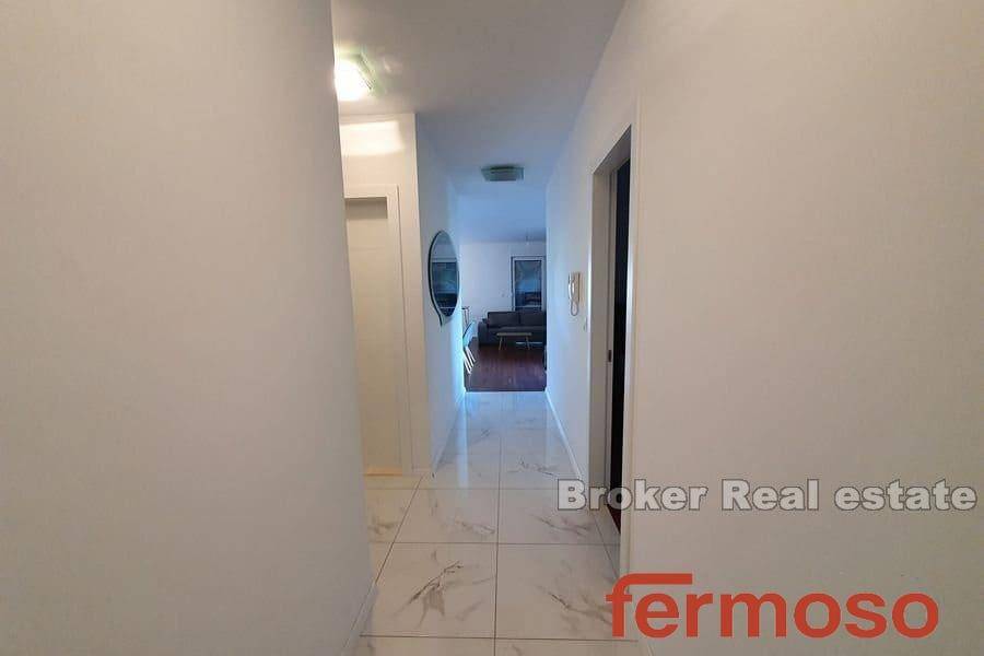 2018-149-009-2018-149-split-center-luxury-three-bedroom-apartment-for-sale