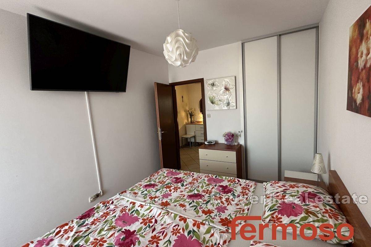 005-2045-26-Split-Two-bedroom-apartmen-in-an-ideal-location-for-sale