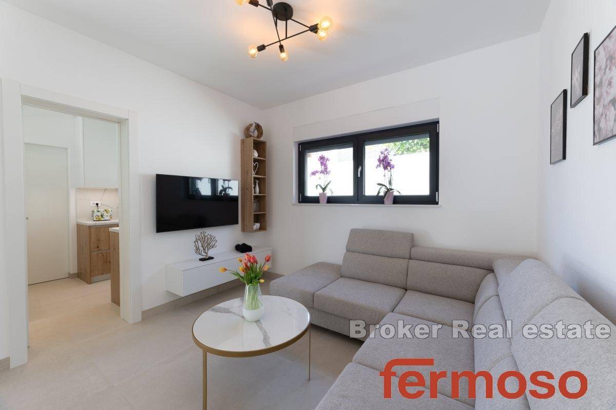 006-2047-17-Trogir-Luxurious-villa-with-three-residental-units-for-sale