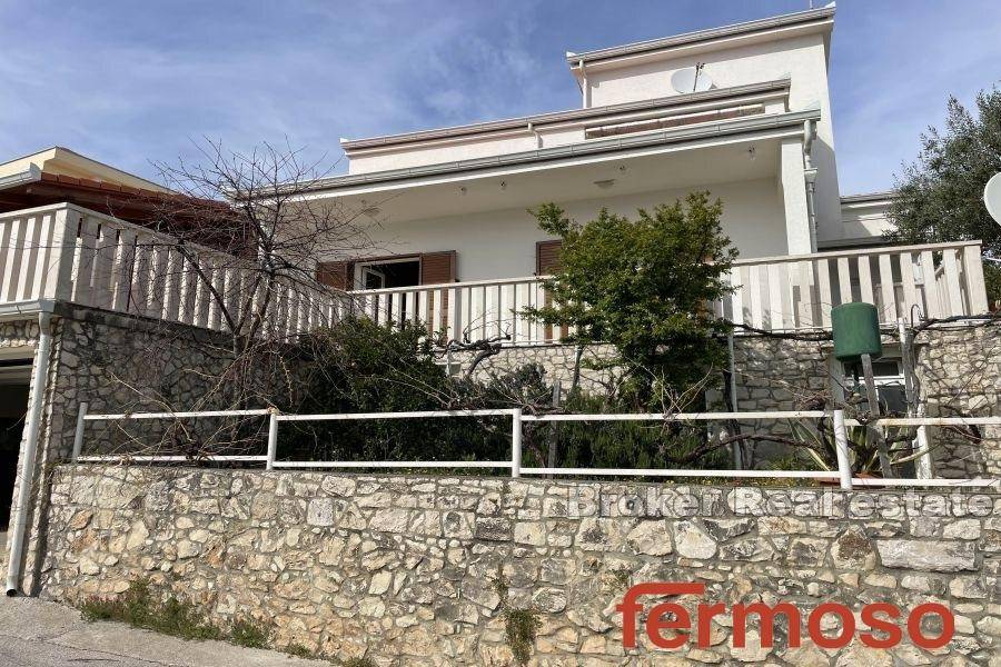 2035-78-016-2035-78-Trogir-Spacious-house-in-the-second-row-to-the-sea-for-sale