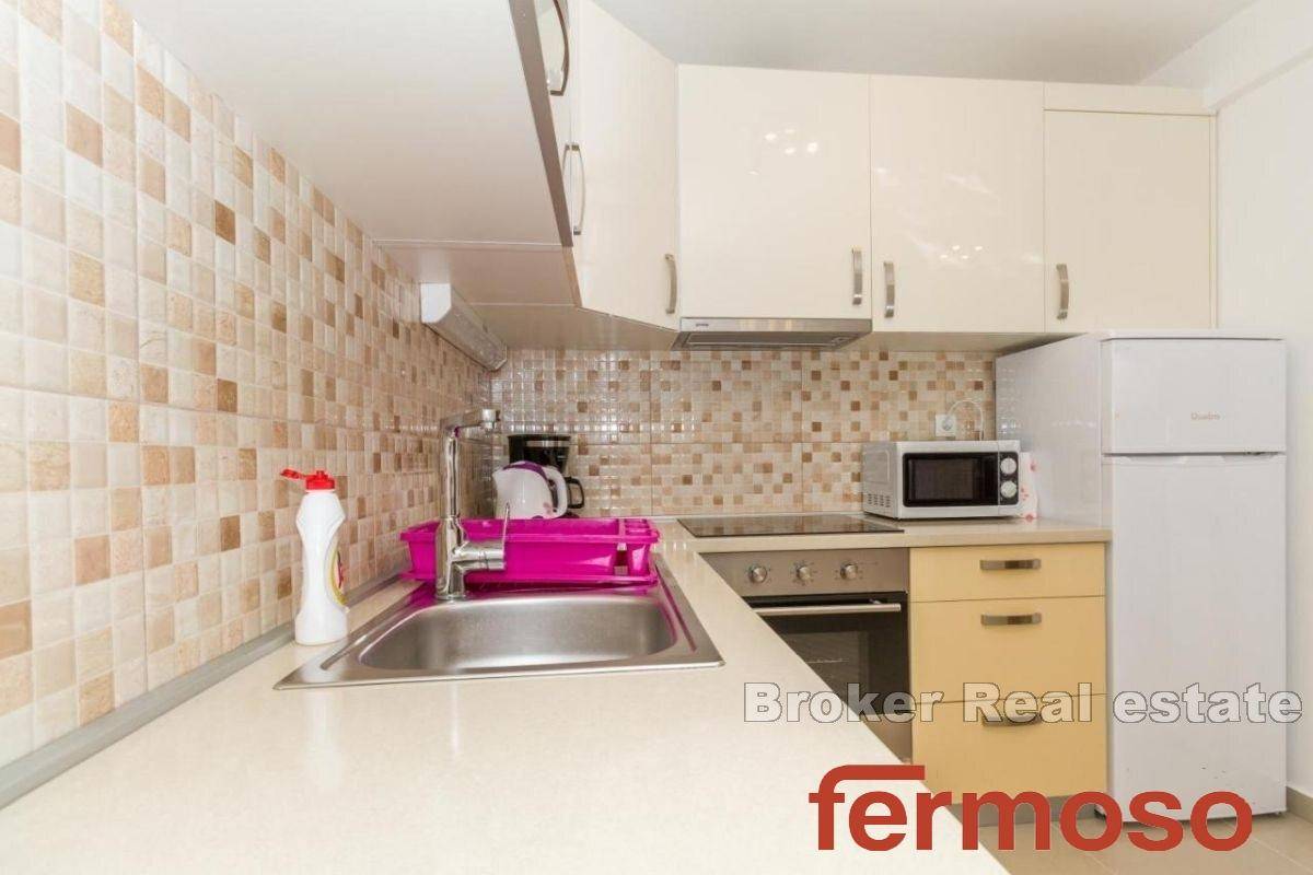 004-2044-02-Vodice-beautiful-apartment-house-located-in-the-city-center