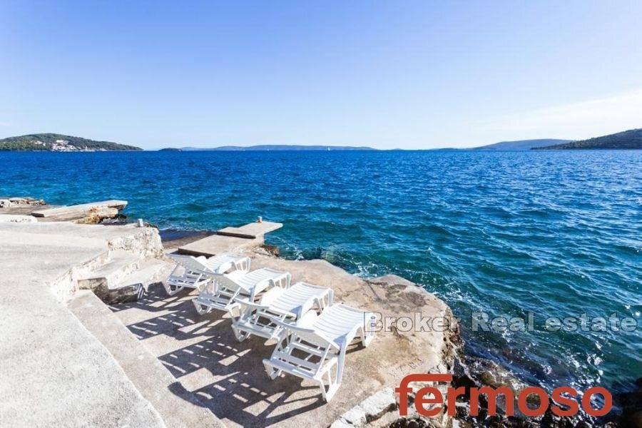 2035-78-017-2035-78-Trogir-Spacious-house-in-the-second-row-to-the-sea-for-sale