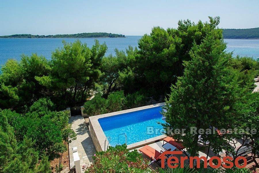 2013-77-04-2013-77-Korcula-villa-seafront-for-sale