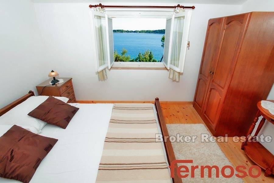 2013-77-16-2013-77-Korcula-villa-seafront-for-sale