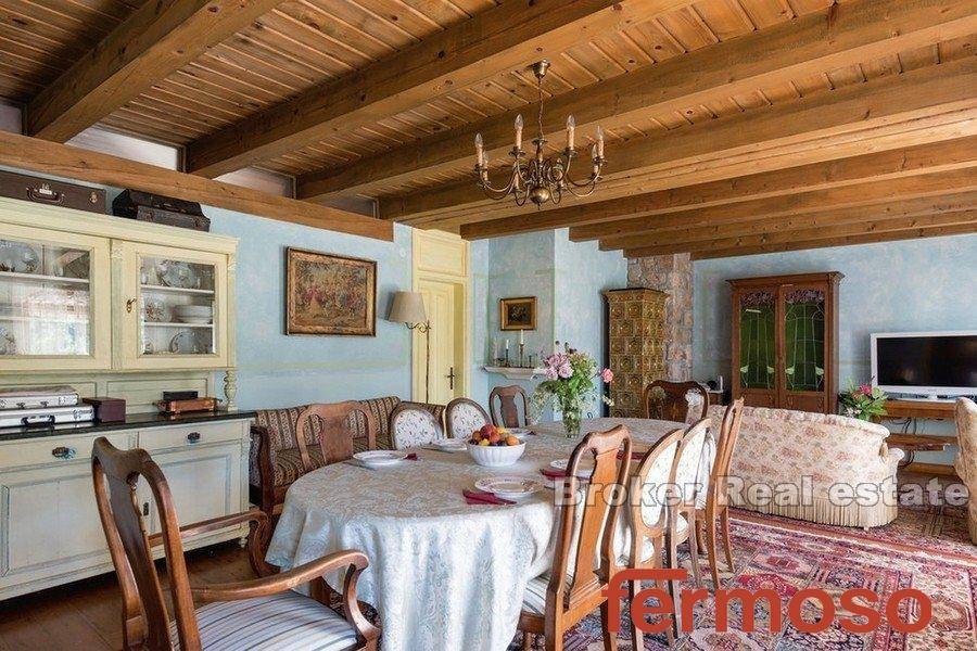 2038-08-005-2038-08-peljesac-autochthonous-stone-villa-for-sale