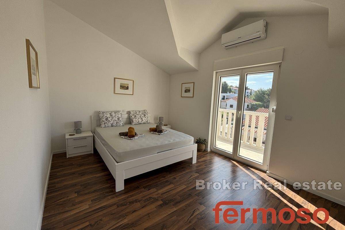 010-2035-152-Ciovo-Three-bedroom-apartment-with-a-sea-view-for-sale