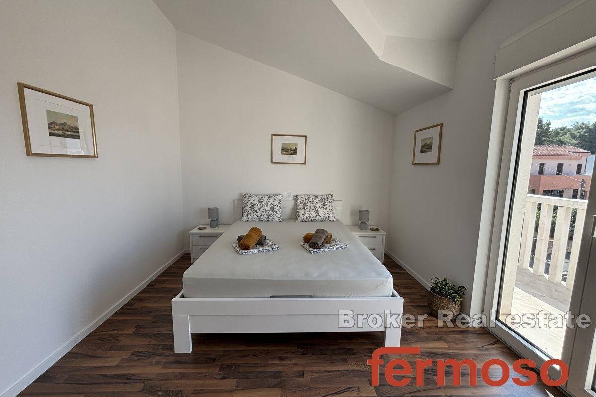 011-2035-152-Ciovo-Three-bedroom-apartment-with-a-sea-view-for-sale