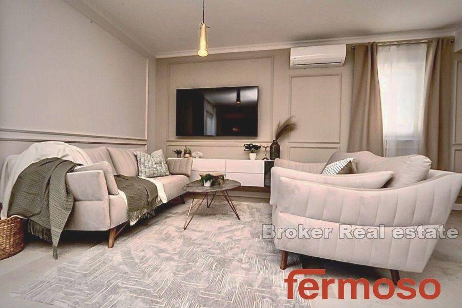 1019-04-002-1019-04-Makarska-Luxuriously-decorated-three-bedroom-apartment-with-a-sea-view