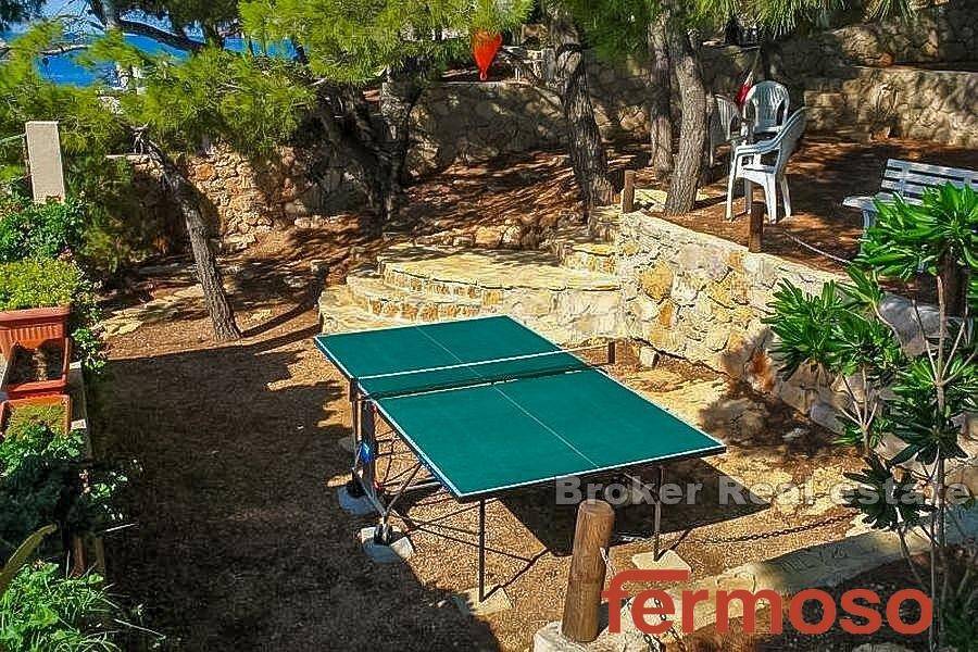 2011-21-10-2011-21-Hvar-house-swimming-pool-seafront-for-sale