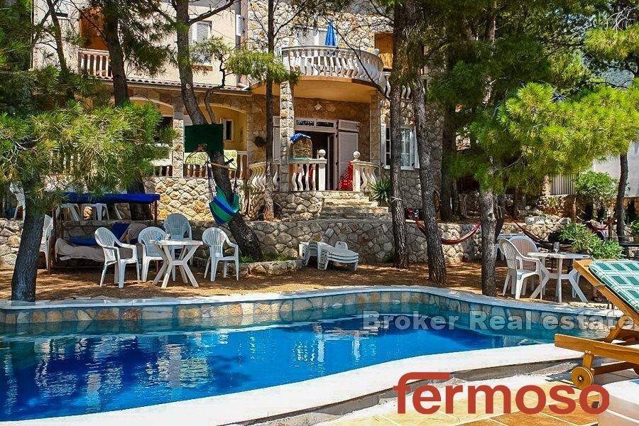 2011-21-06-2011-21-Hvar-house-swimming-pool-seafront-for-sale