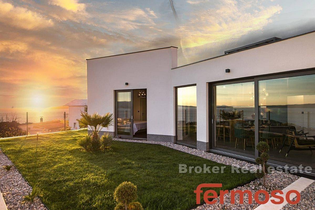 012-5310-30-Split-Area-Detached-house-with-panoramic-sea-view-for-sale