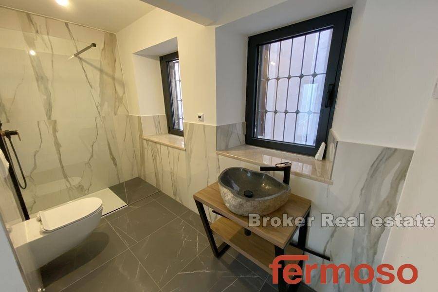 5162-30-017-5162-30-sibenik-luxurious-seafront-apartment-for-sale