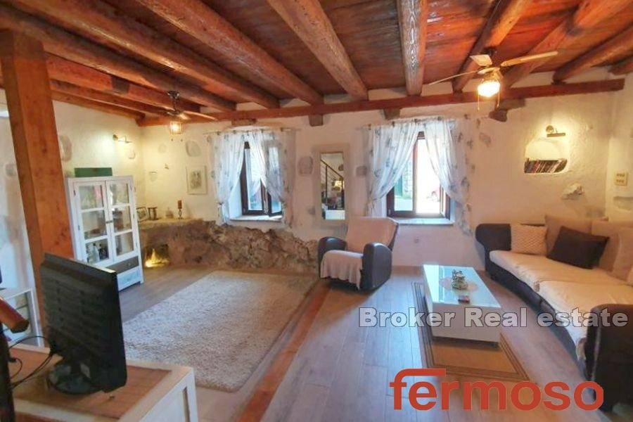 2016-552-004-2016-552-Hvar-renovated-stone-house-with-swimming-pool-for-sale