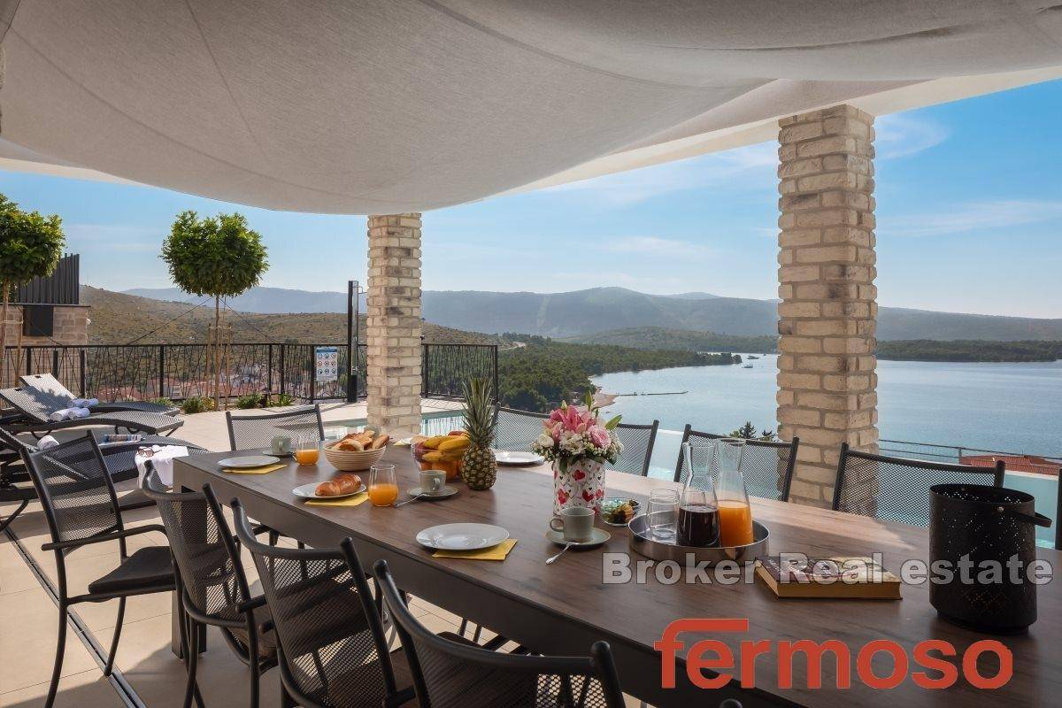 015-2047-07-Sibenik-Villa-with-pool-and-a-sea-view-for-sale