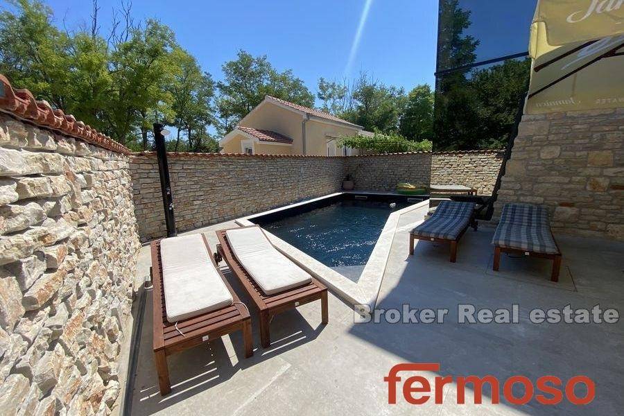 2043-32-002-2043-32-near-zadar-stone-house-with-pool-for-sale