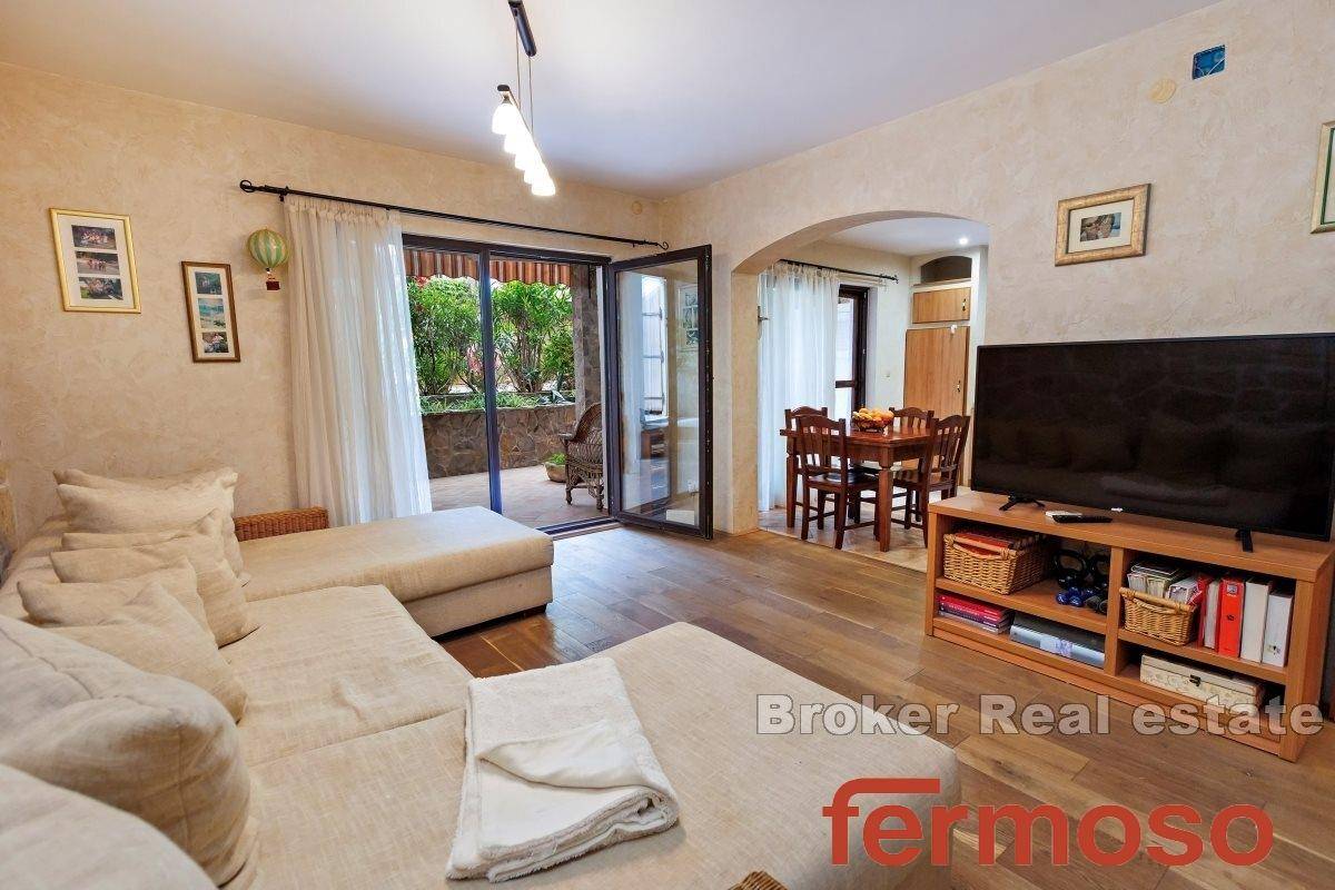 002-2045-24-Split-Mejasi-Three-bedroom-apartment-with-spacious-courtyard-for-sale