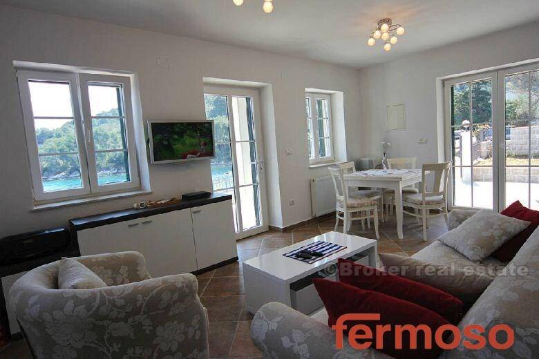 4575-30-17-4575-30-Hvar-stone-house-for-sale-by-the-sea