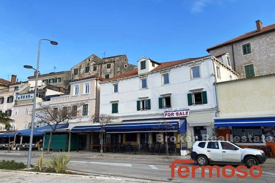 5162-30-022-5162-30-sibenik-luxurious-seafront-apartment-for-sale