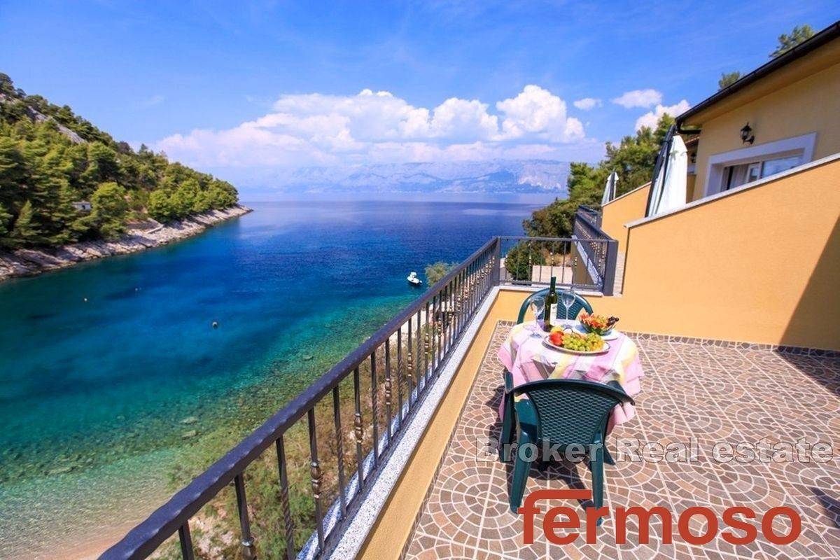 006-2050-02-Hvar-Apartment-house-first-row-to-the-sea