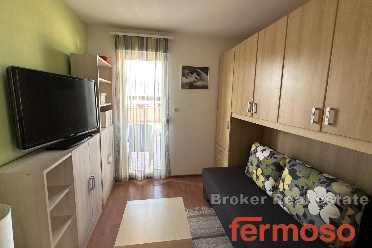 006-2045-26-Split-Two-bedroom-apartmen-in-an-ideal-location-for-sale